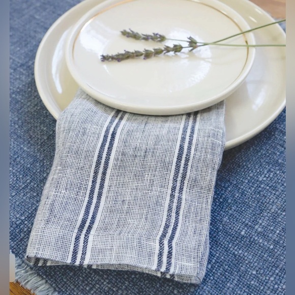 NWT Pom Pom at Home Mendocino 100% Linen Table Napkins Set of 4 Navy & White - Picture 3 of 5
